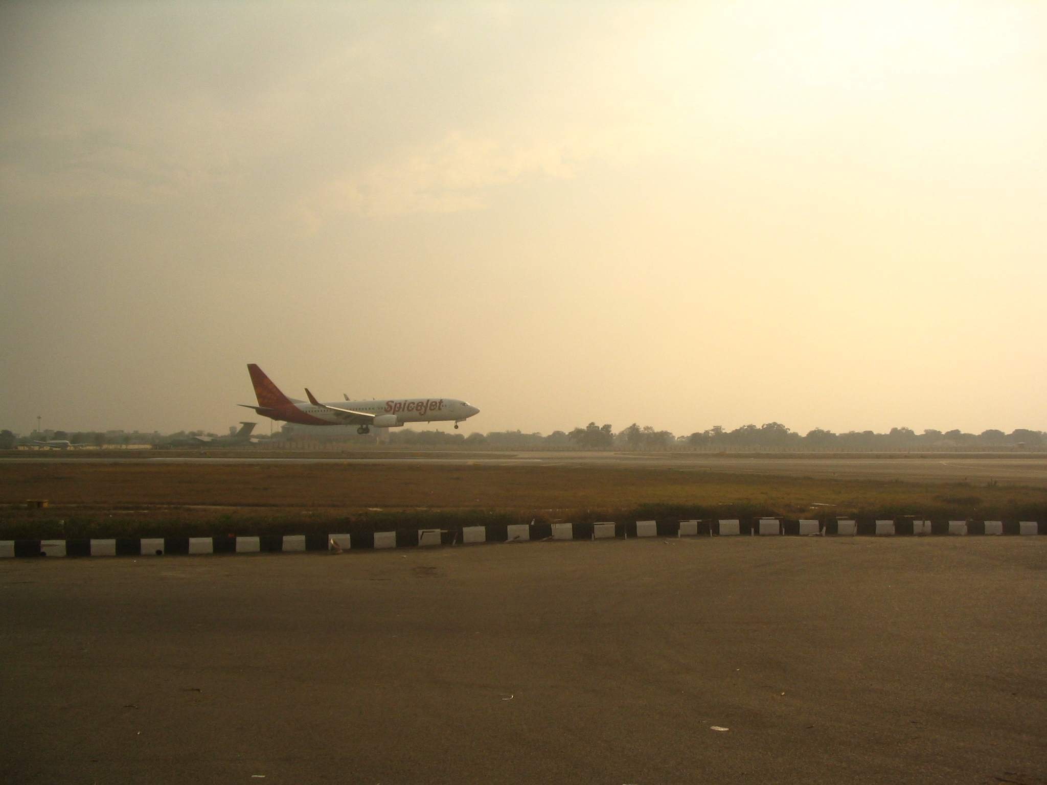 SpiceJet SG 939 delay leaves 180 passengers stuck at Delhi airport