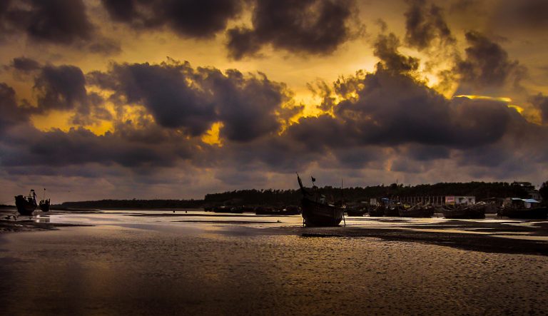IMD warns 12 states of heavy rain, gusty winds today