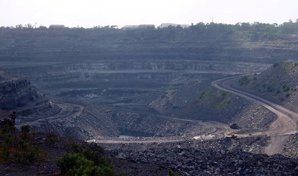 Dhanbad: Roof of illegal coal tunnel caves in, deaths reported