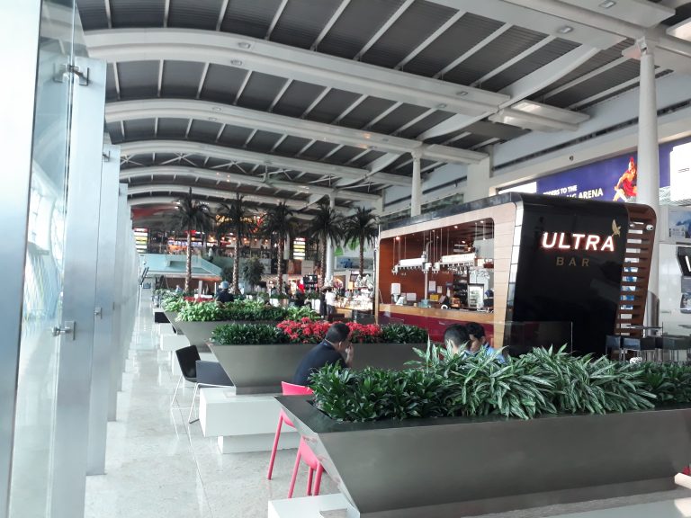 Who attended the Mumbai airport meeting?