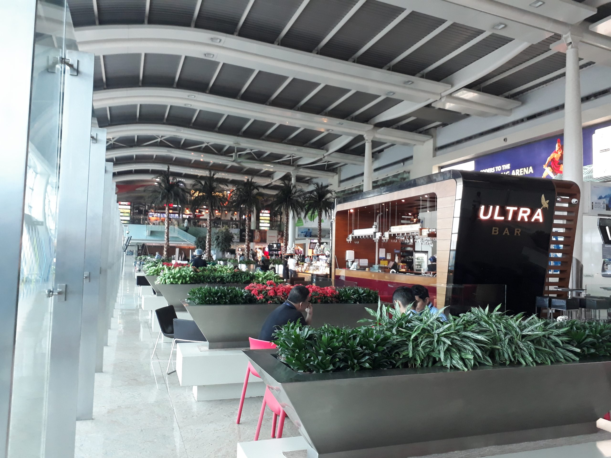 Who attended the Mumbai airport meeting?